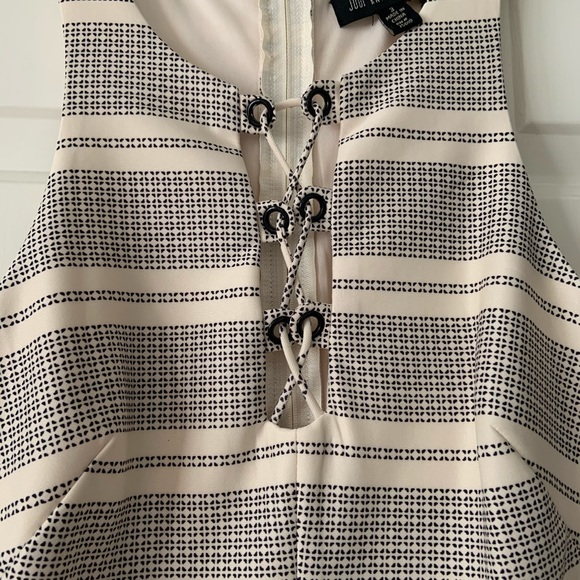NWT black and cream/white mini pleated dress - Picture 3 of 6